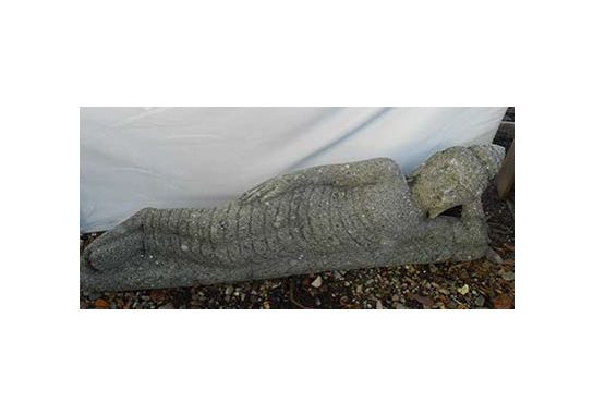 ar-statue-bouddha-allonge-en-pierre-volcanique-naturell