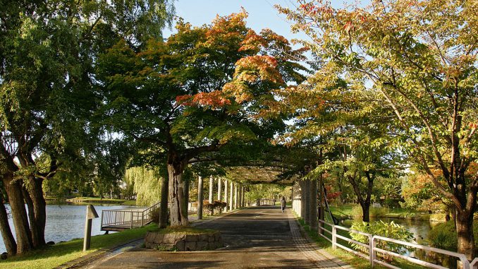 1200px-Nakajima_Park_Sapporo05s3