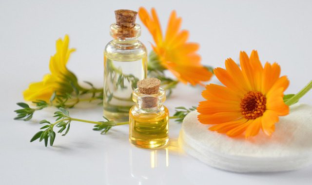 essential-oils-2738555_640